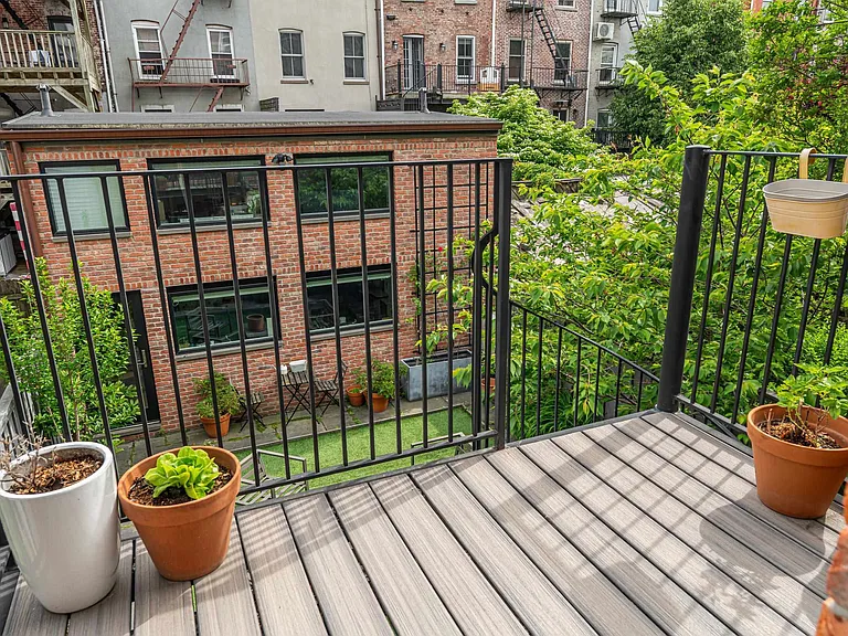 139 Grand St — Photo 15