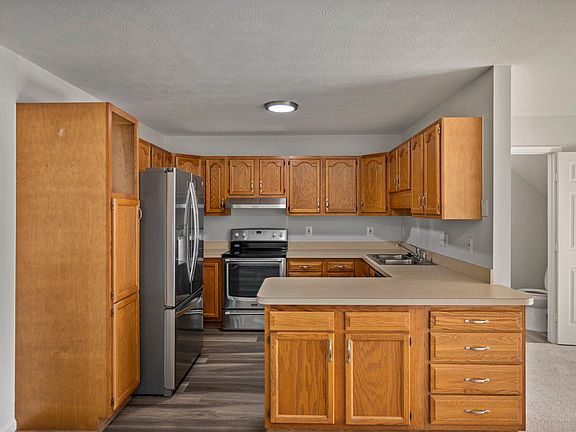 3rd image of 215 Waterbrook Ct