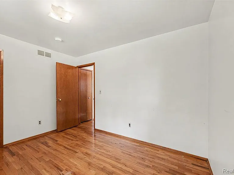 35656 Saxony Dr — Photo 26