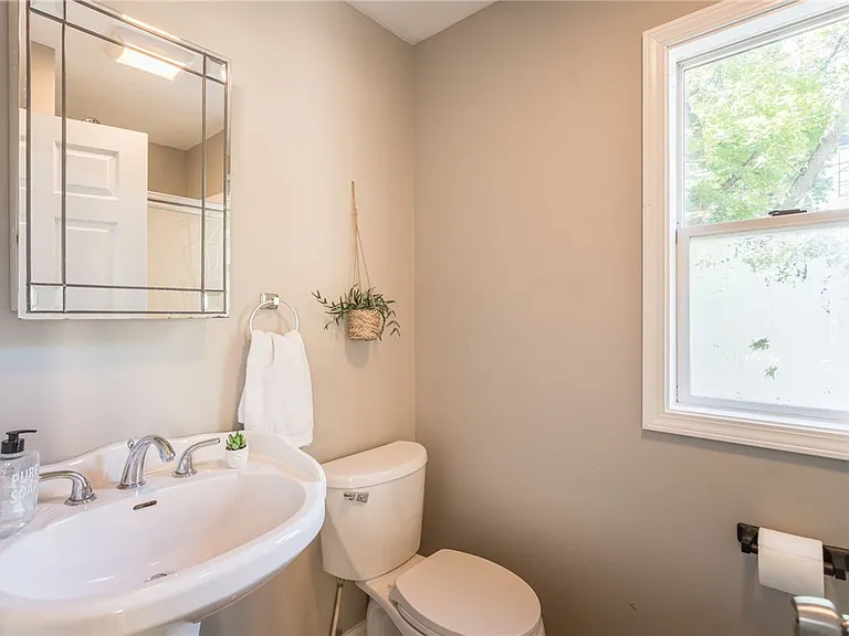 399 Brooks Ave — Photo 11