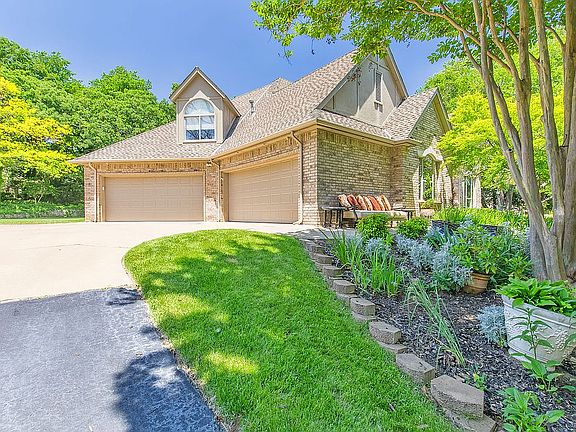 4 Car garage (main house)