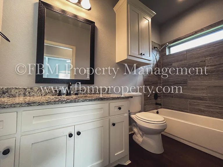 300 Hawk Ave #C2 — Photo 3