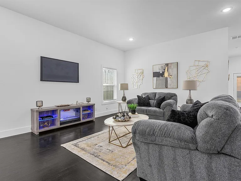 407 Dubois Ave — Photo 37