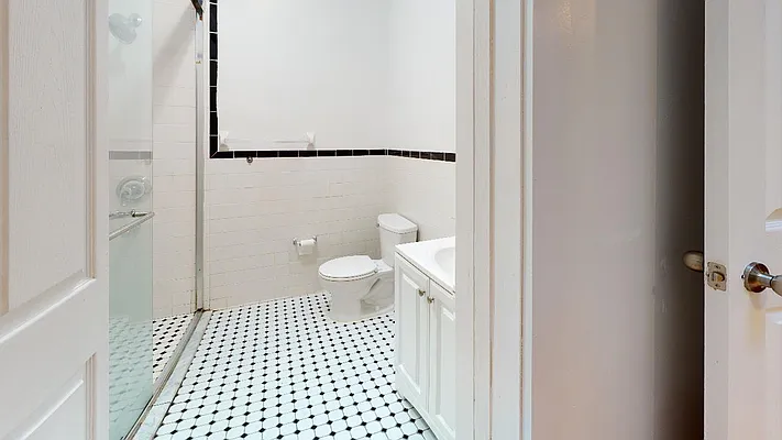 Rented by Bond New York | media 37