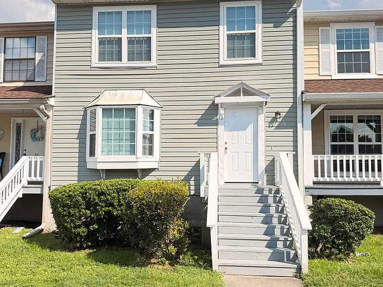 912 Pineland Ave #43 — Photo 1