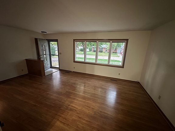 2nd image of 417 SE 10th St