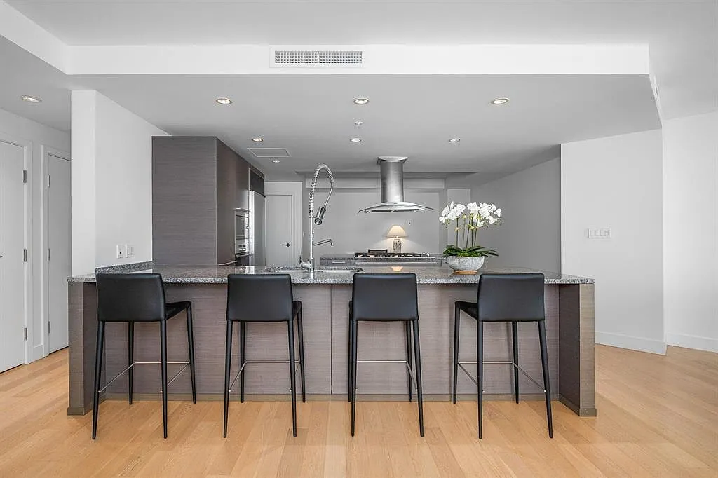 2 bed, 1555 sqft, $6,500 — Photo 1