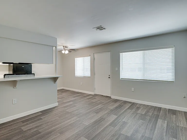 Red Rock Cove Apartments — Photo 16