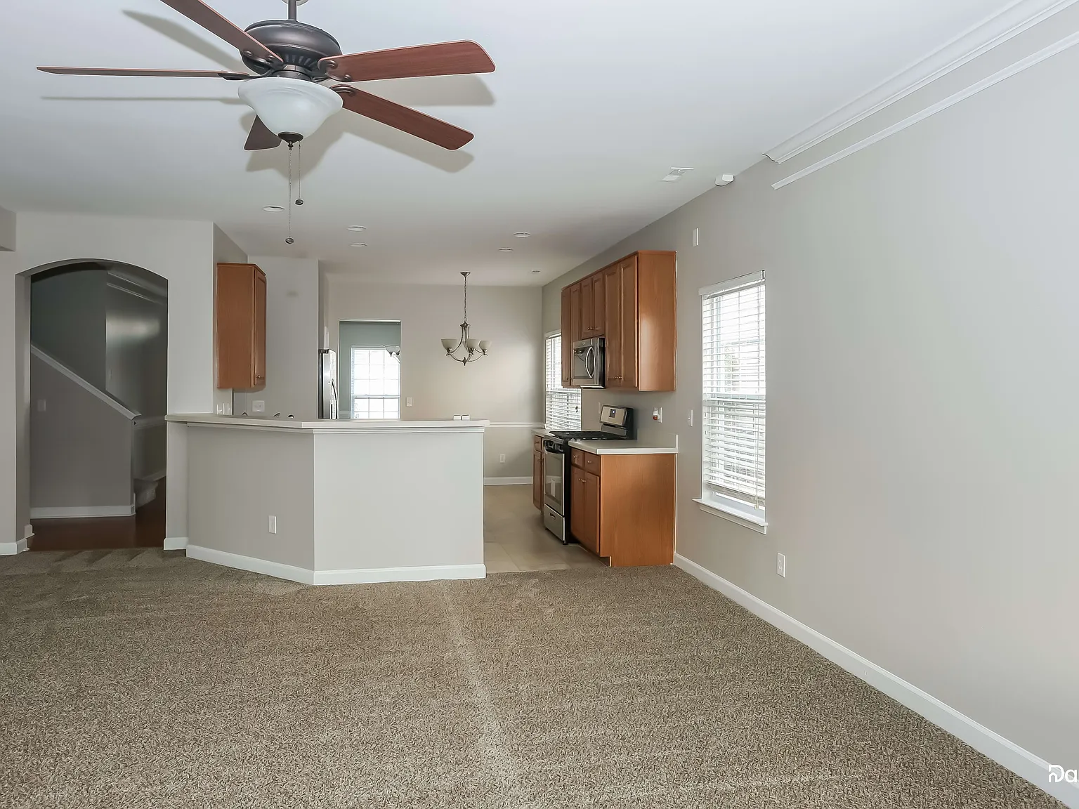 3 bed, 2.0 bath, 2522 sqft, $2,285 — Photo 4