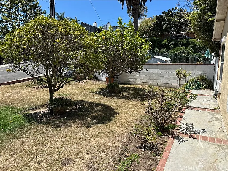 435 Talbert St — Photo 3