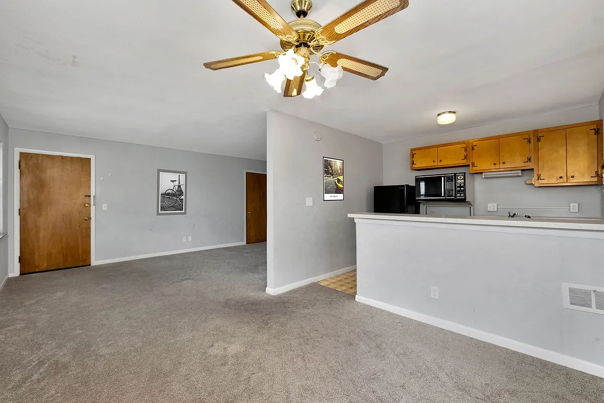 Building Photo - 3546 Schwartze Ave #4