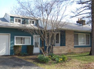 570 E Oak Hill Rd, Porter, IN 46304