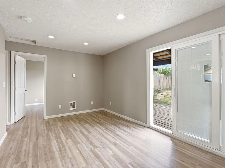 321 E Grace St — Photo 4