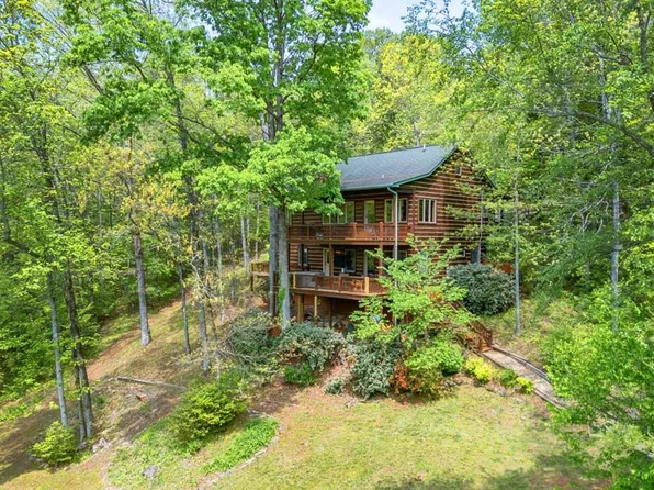1902 Creekstone Ln, Young Harris, GA 30582