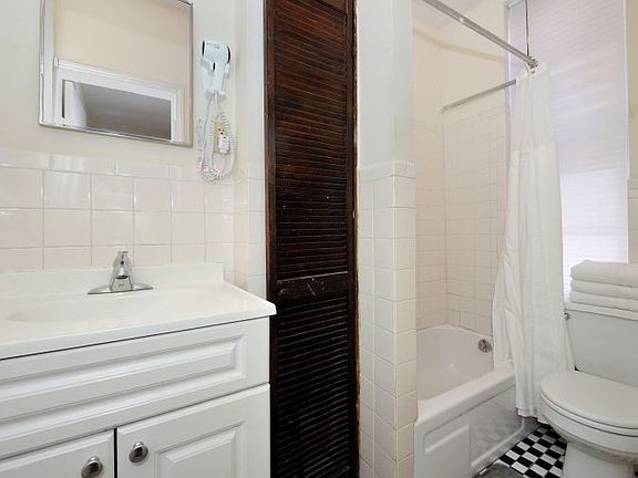 5th image of 1762 2nd Ave #4A