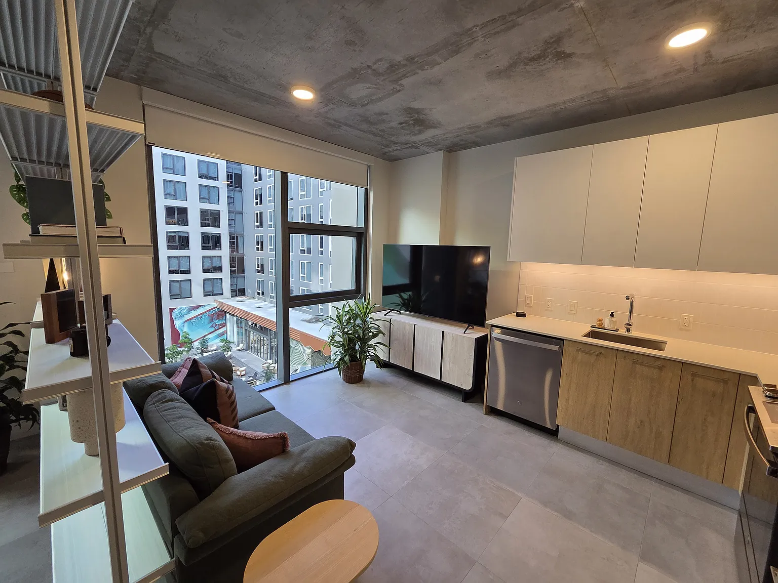 Studio, 560 sqft, $2,240 — Photo 2