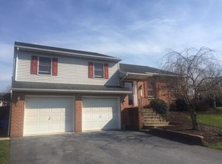 152 Country Dr, Denver, PA 17517