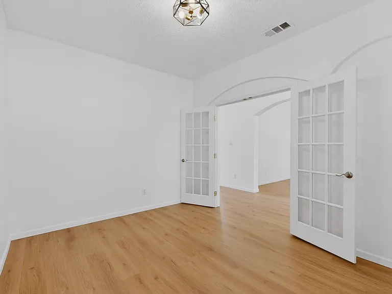 7807 Kristina Dr — Photo 14