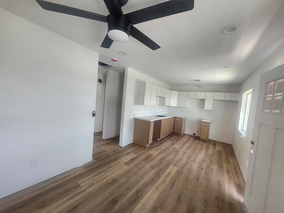 824 N 11th Ave #1