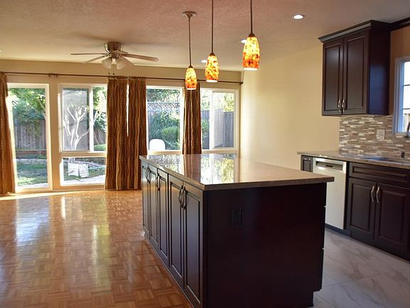 3rd image of 932 Planetree Pl
