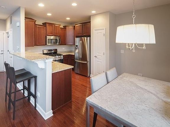 3rd image of 10S448 Carrington Cir