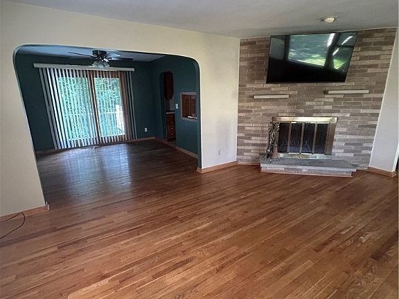 5th image of 622 Valley Crest Dr