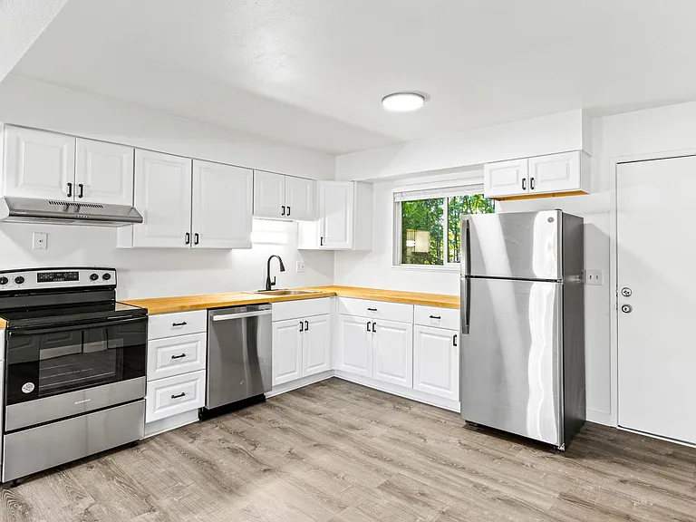 Eastside Village Apartments — Photo 19