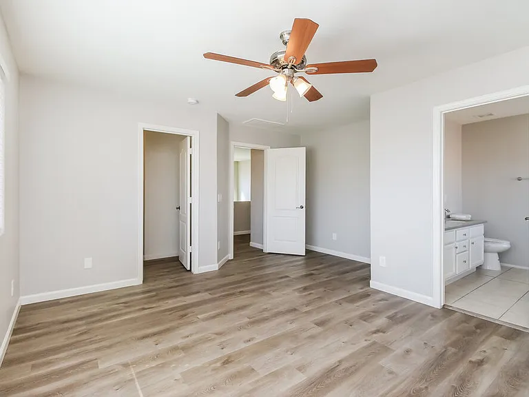 11559 W Buchanan St — Photo 9