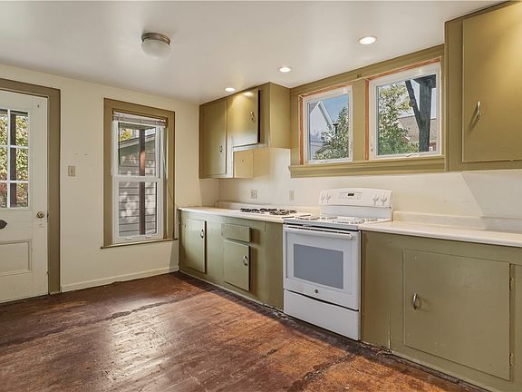 3rd image of 5 Powderhouse Rd