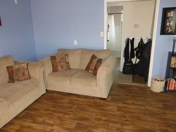 2nd image of 710 W Oak St