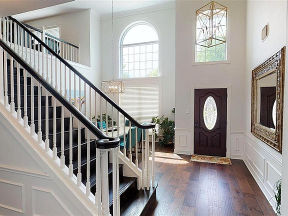 4th image of 6828 Savannah Ln