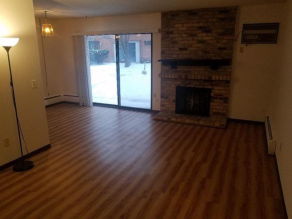 5th image of 702 Old Settlers Trl APT 4