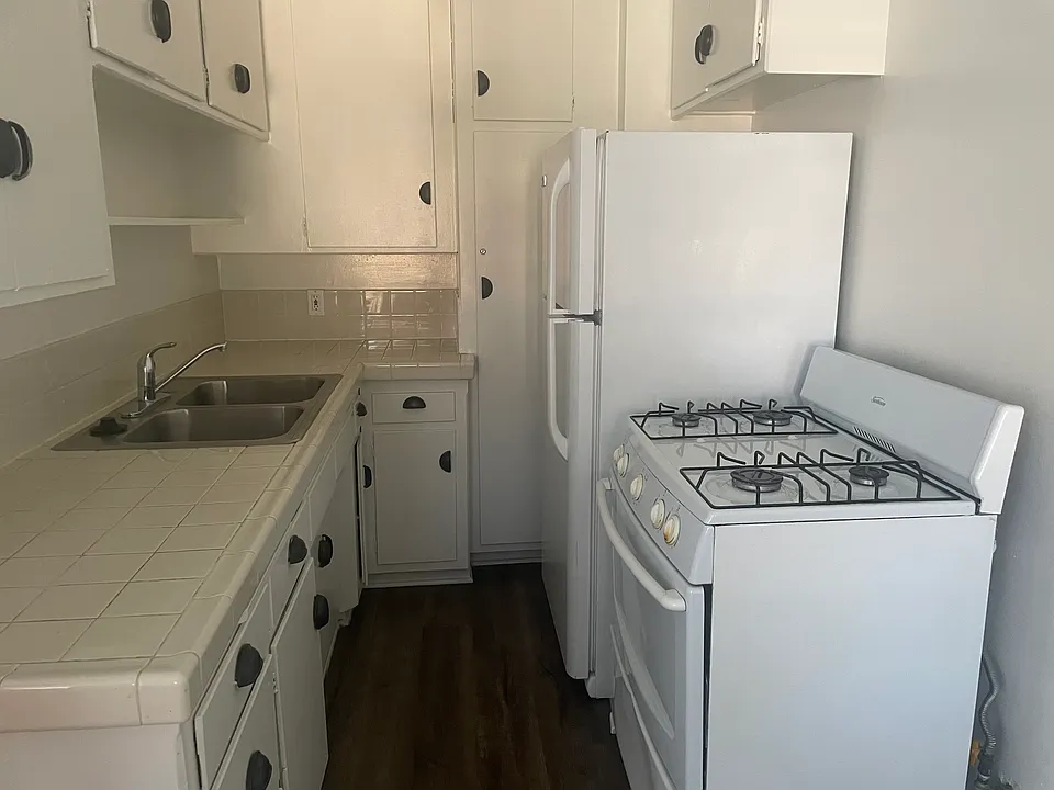 1160 N Ogden Dr #211