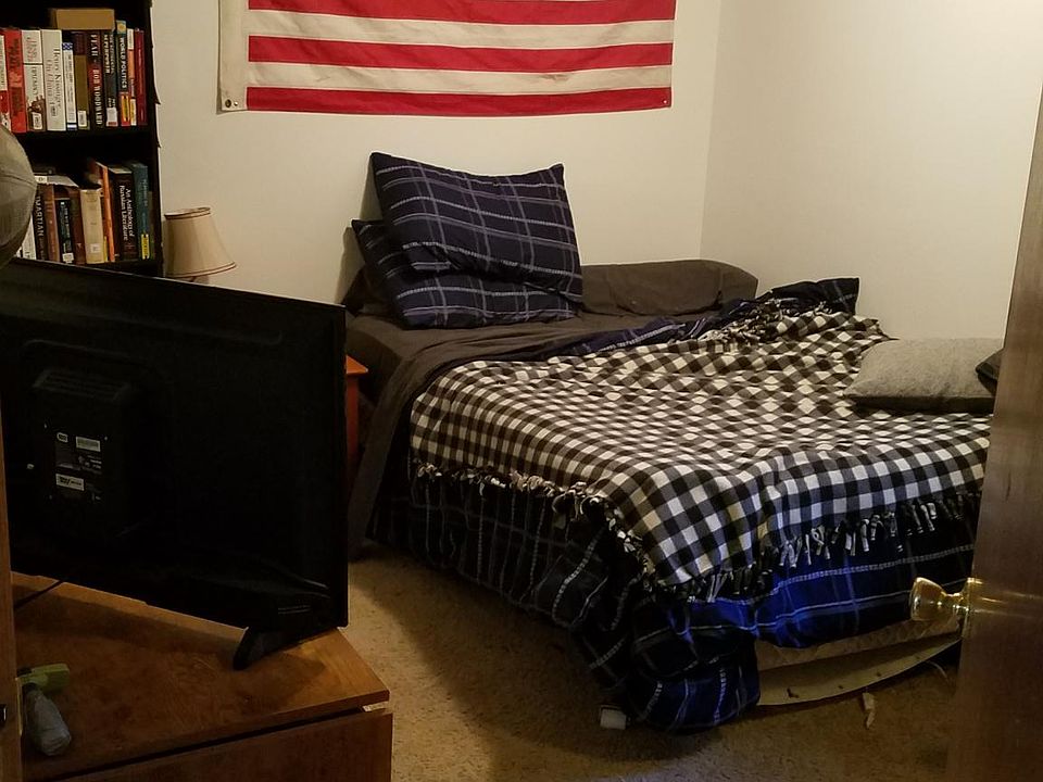 large bedrooms with room for queen beds and room to spare