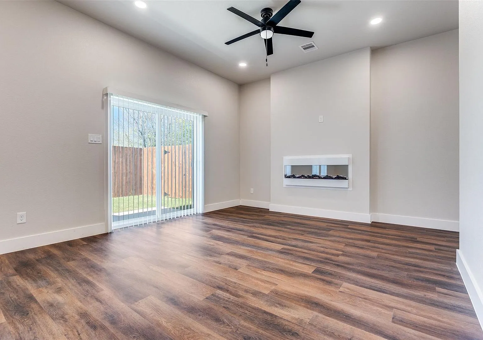 Stunning New Construction 3 Bedroom Townhome at Camp Wisdom Estates — Photo 4