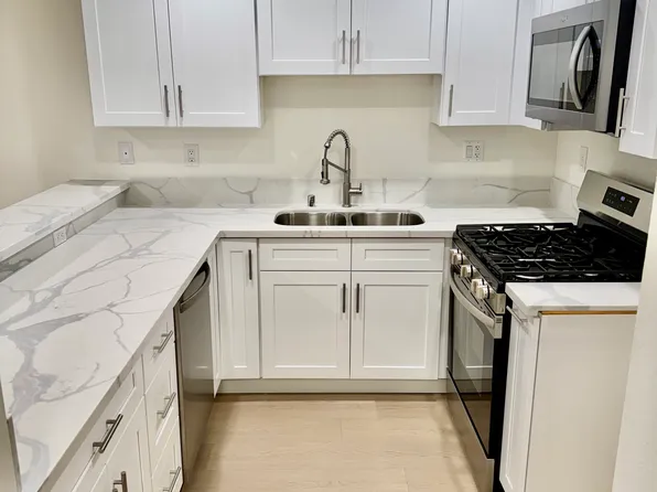 11117 Hartsook St APT 111, North Hollywood, CA 91601