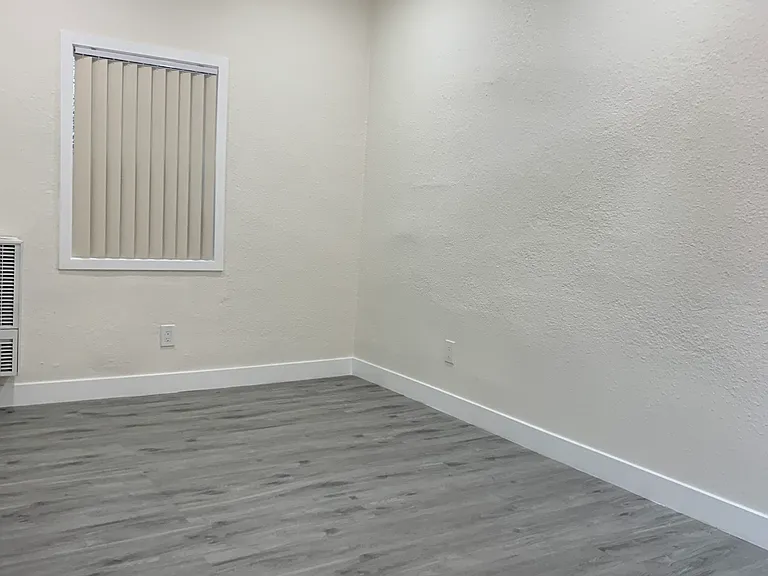 1930 Cherry Ave #3 — Photo 2