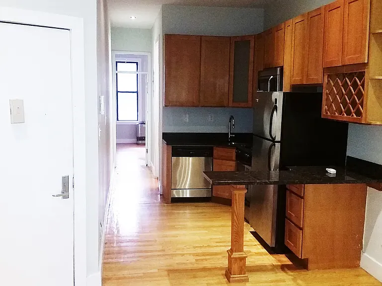 215 Maujer St #2L — Photo 1