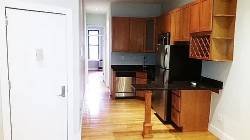 215 Maujer St #2L Photo 1