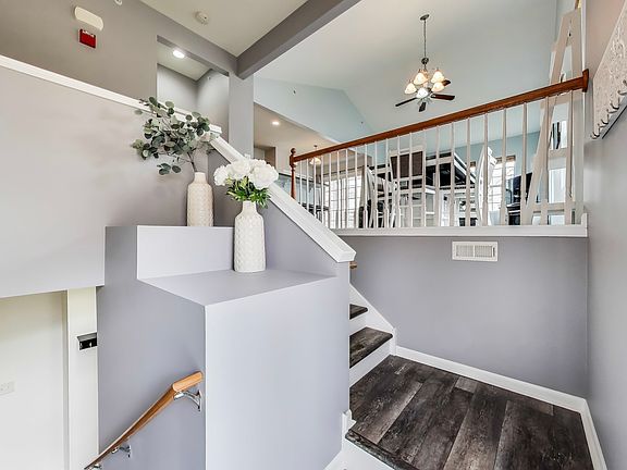 3rd image of 1156 Jordan Cir