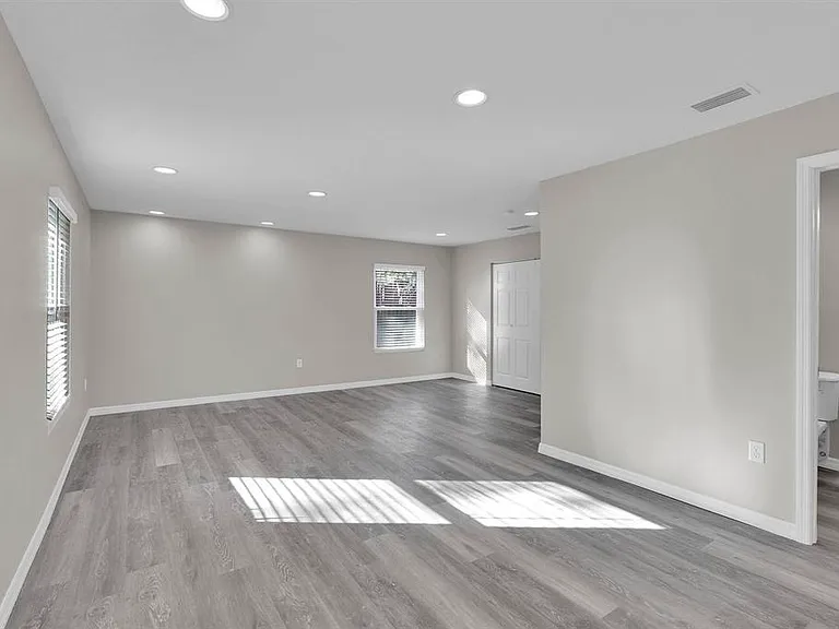 855 S Holmes Blvd — Photo 12
