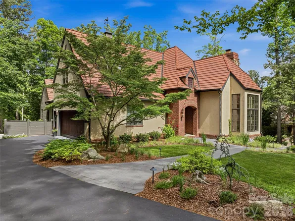 907 Kells Blue Ct, Biltmore Lake, NC 28715