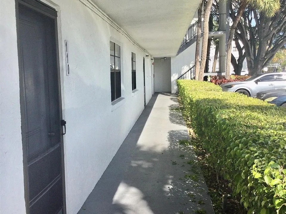 9233 SW 8th St #110