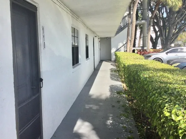 9233 SW 8th St, Boca Raton, FL