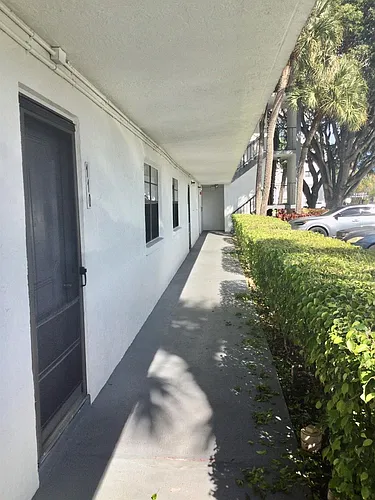9233 SW 8th St Photo 1