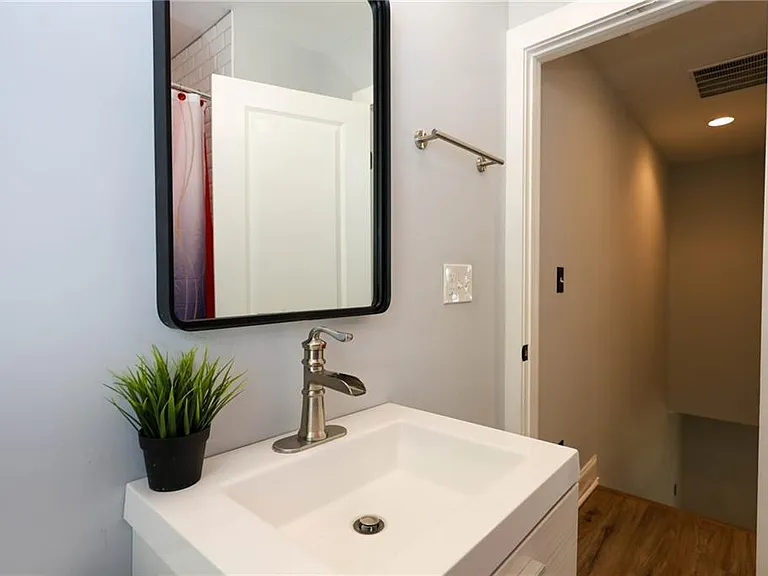 1809 Vesta Ave — Photo 16