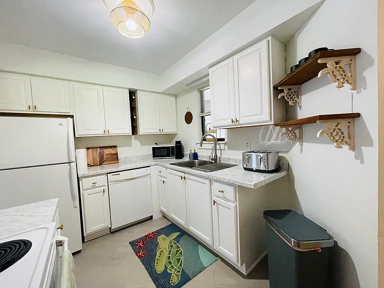 724 Azalea Dr #435 — Photo 9