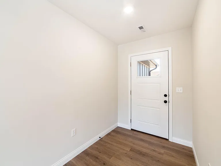 2027 Random Rdg — Photo 2