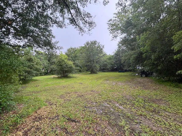 900 Burton Ave, Orange, TX 77630