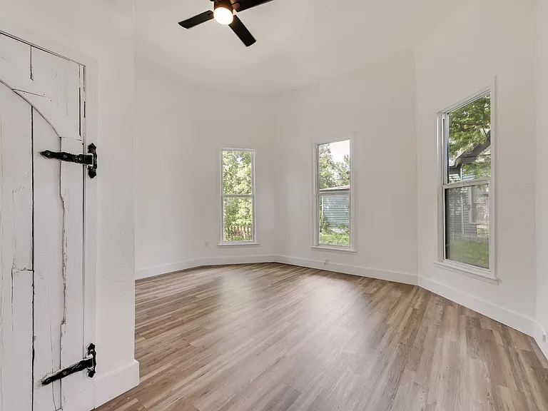 309 Poplar St — Photo 14